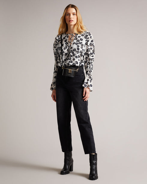 TAURIUS-Tops-Dress up the everyday with TAURIUS. This long-sleeved top is a real all-rounder: it's perfect for work, the pub and any party that requires A Nice Top, thanks to its pretty floral fabric and flirty keyhole detail. Pair with plain trousers and pumps for an easy-to-style look. Ted Baker womenswear collection Long-sleeved top Ruched detailing Floral print Tie-up keyhole detail Our model is 5'9"/ 1.75m and wears a size 8- Ted Baker Romania